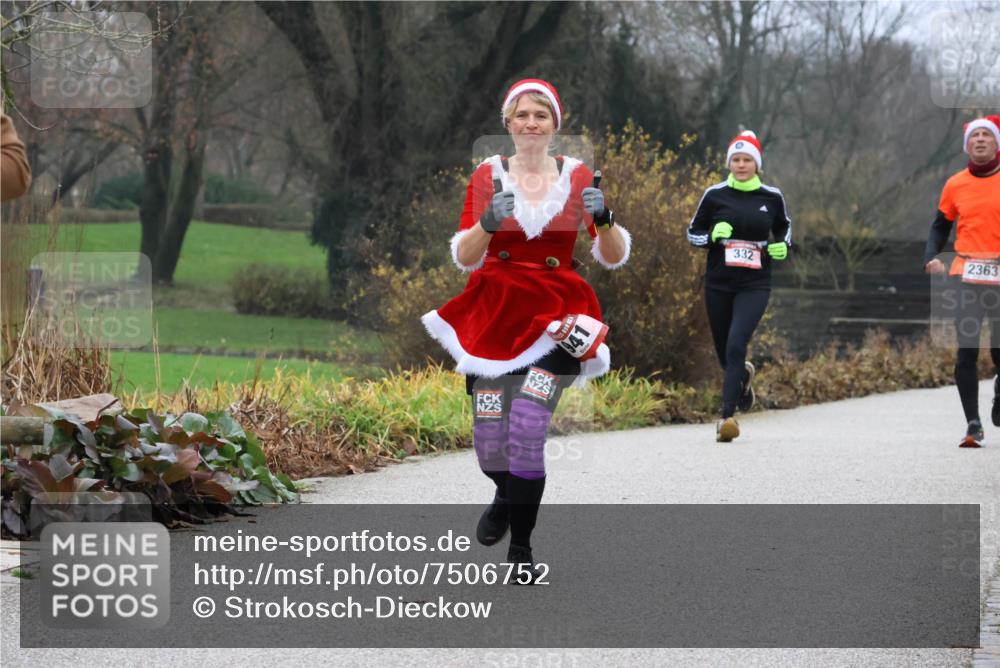 08.12.2024 - St. Pauli X-Mass-Run No. 14 Strokosch-Dieckow http://msf.ph/oto/7506752 08.12.2024 10:49:16 Laufen 941, 332, 2363 meine-sportfotos.de