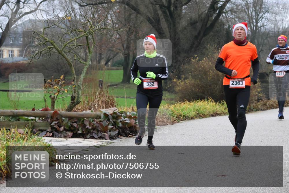 08.12.2024 - St. Pauli X-Mass-Run No. 14 Strokosch-Dieckow http://msf.ph/oto/7506755 08.12.2024 10:49:20 Laufen 5, 332, 2363, 1241 meine-sportfotos.de