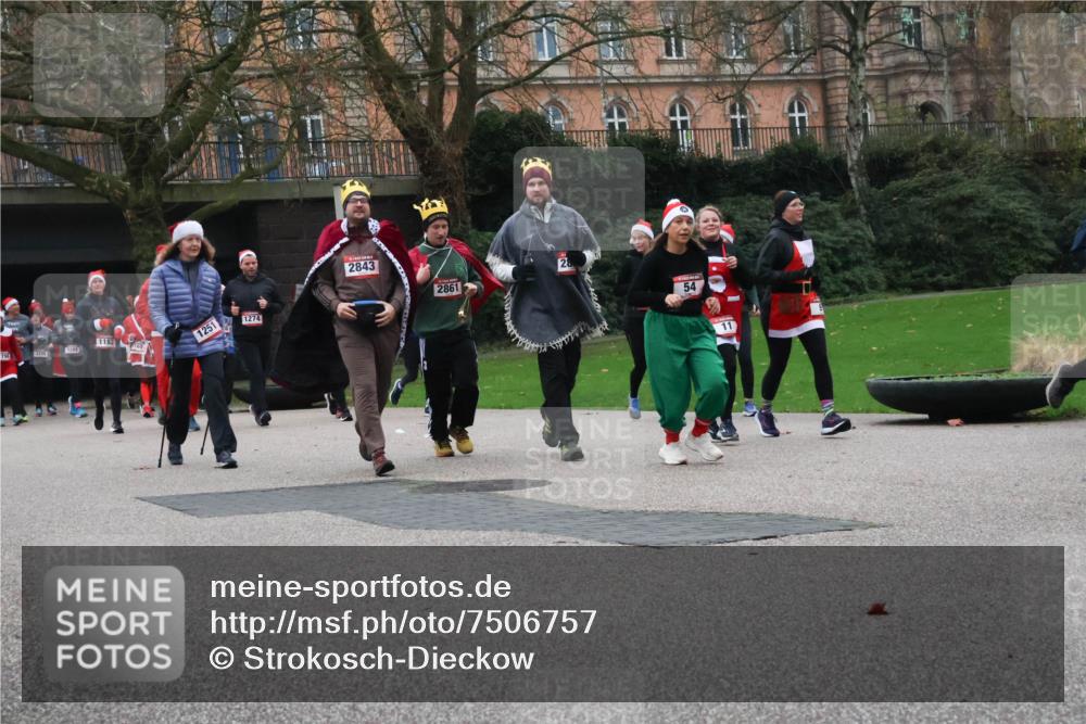 08.12.2024 - St. Pauli X-Mass-Run No. 14 Strokosch-Dieckow http://msf.ph/oto/7506757 08.12.2024 09:43:35 Laufen 1183, 169, 3289, 320, 1251, 1274, 2843, 2861, 28, 54, 11 meine-sportfotos.de