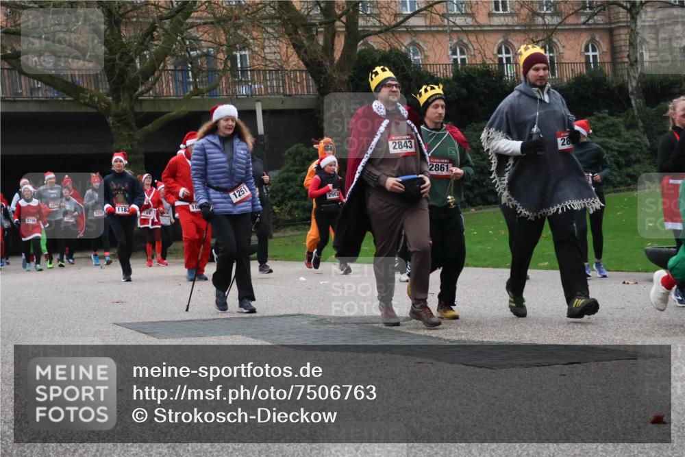 08.12.2024 - St. Pauli X-Mass-Run No. 14 Strokosch-Dieckow http://msf.ph/oto/7506763 08.12.2024 09:43:36 Laufen 2798, 3286, 328, 3289, 1183, 10, 169, 1251, 2603, 2843, 2861, 28 meine-sportfotos.de