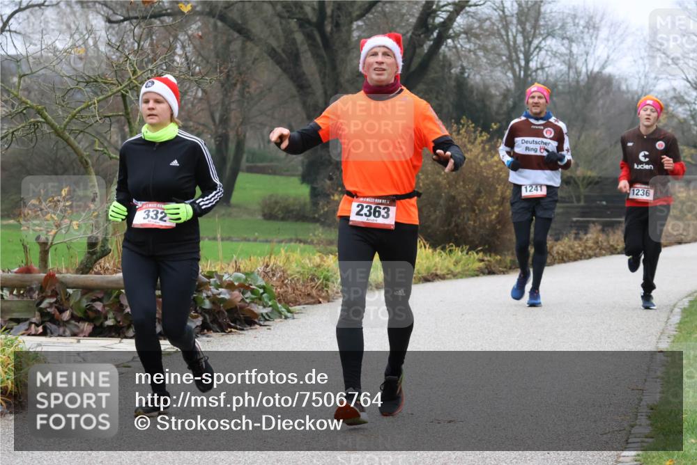 08.12.2024 - St. Pauli X-Mass-Run No. 14 Strokosch-Dieckow http://msf.ph/oto/7506764 08.12.2024 10:49:21 Laufen 332, 14, 2363, 1241, 1236 meine-sportfotos.de