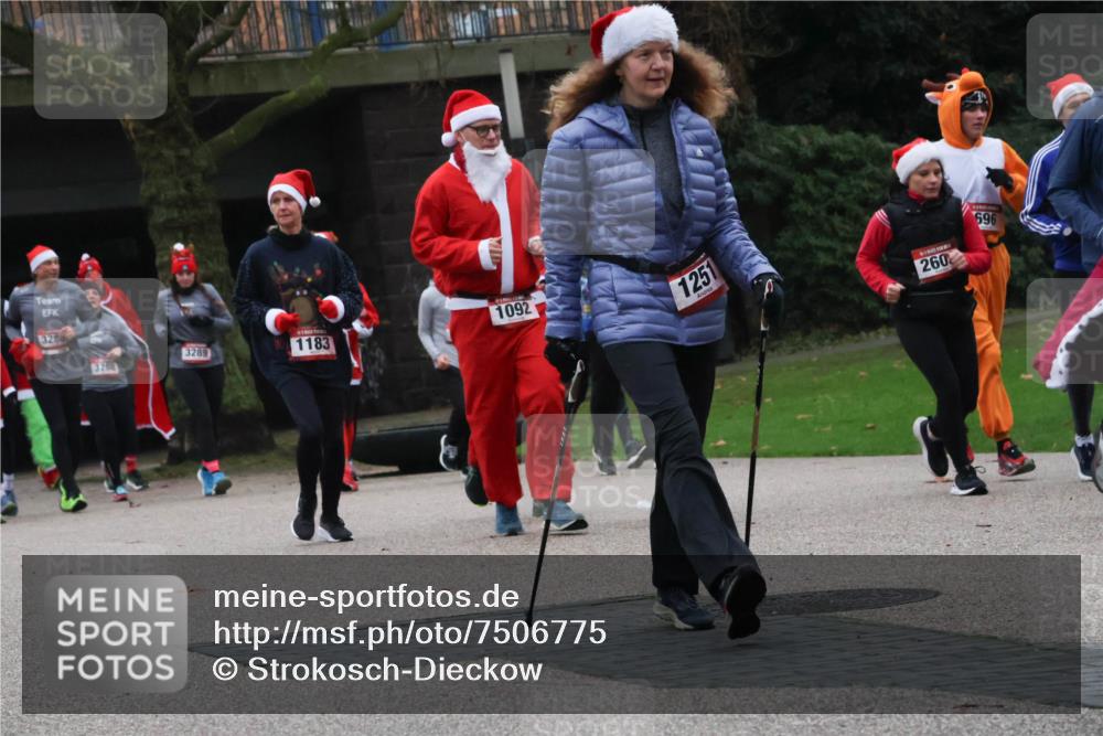 08.12.2024 - St. Pauli X-Mass-Run No. 14 Strokosch-Dieckow http://msf.ph/oto/7506775 08.12.2024 09:43:37 Laufen 3286, 1092, 3289, 1183, 3288, 1251, 260, 696 meine-sportfotos.de