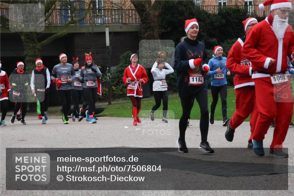08.12.2024 - St. Pauli X-Mass-Run No. 14 Strokosch-Dieckow http://msf.ph/oto/7506804 08.12.2024 09:43:40 Laufen 798, 1048, 938, 3286, 234, 3288, 3289, 1169, 1169, 1183, 167, 2435, 1092 meine-sportfotos.de