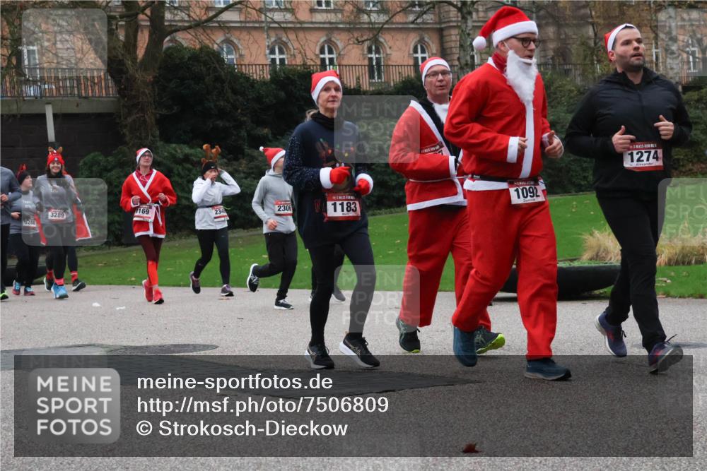 08.12.2024 - St. Pauli X-Mass-Run No. 14 Strokosch-Dieckow http://msf.ph/oto/7506809 08.12.2024 09:43:41 Laufen 3289, 1169, 2348, 2306, 1183, 3288, 1092, 1274 meine-sportfotos.de