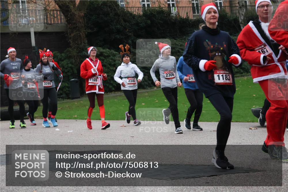 08.12.2024 - St. Pauli X-Mass-Run No. 14 Strokosch-Dieckow http://msf.ph/oto/7506813 08.12.2024 09:43:41 Laufen 3286, 3288, 1169, 3289, 1169, 2346, 2345, 2306, 243, 1183, 167 meine-sportfotos.de