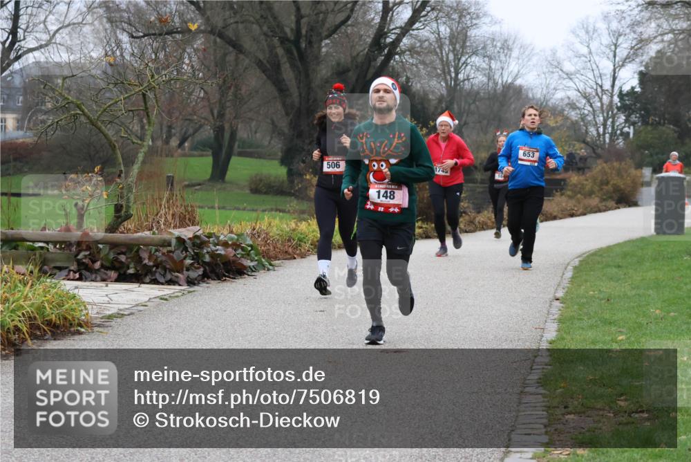 08.12.2024 - St. Pauli X-Mass-Run No. 14 Strokosch-Dieckow http://msf.ph/oto/7506819 08.12.2024 10:49:36 Laufen 506, 148, 1743, 16, 653 meine-sportfotos.de