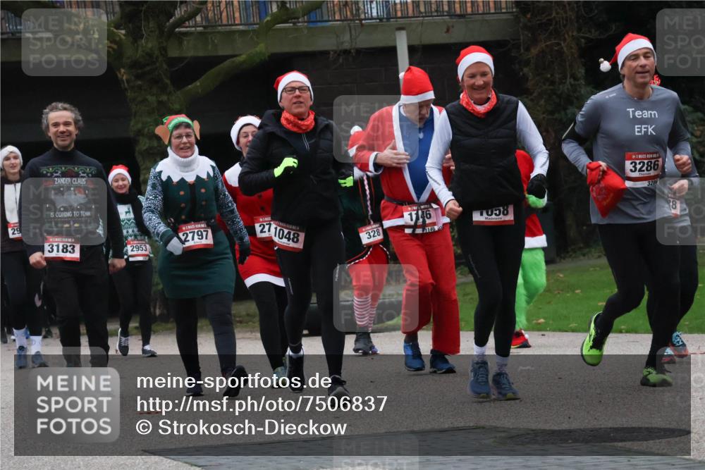 08.12.2024 - St. Pauli X-Mass-Run No. 14 Strokosch-Dieckow http://msf.ph/oto/7506837 08.12.2024 09:43:43 Laufen 29, 3183, 2797, 271048, 2953, 1146, 328, 1146, 1058, 3286, 3286 meine-sportfotos.de