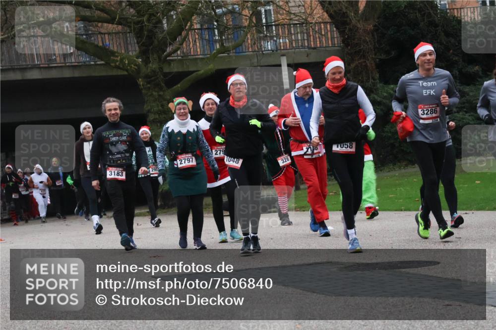 08.12.2024 - St. Pauli X-Mass-Run No. 14 Strokosch-Dieckow http://msf.ph/oto/7506840 08.12.2024 09:43:44 Laufen 3183, 279, 2797, 295, 1048, 328, 1146, 058, 3286, 3286 meine-sportfotos.de