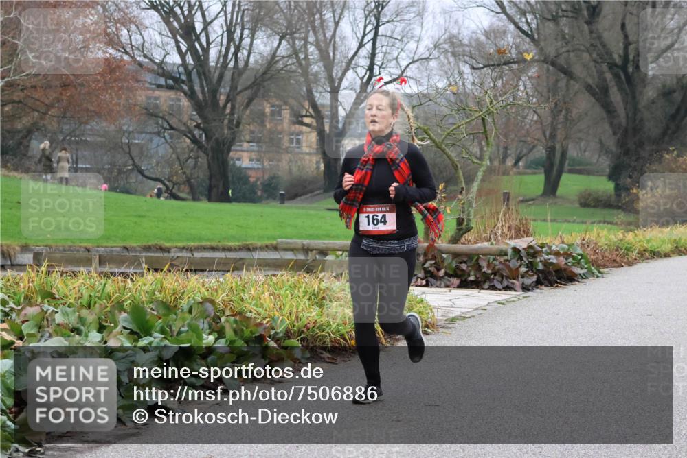 08.12.2024 - St. Pauli X-Mass-Run No. 14 Strokosch-Dieckow http://msf.ph/oto/7506886 08.12.2024 10:49:43 Laufen 14, 164 meine-sportfotos.de