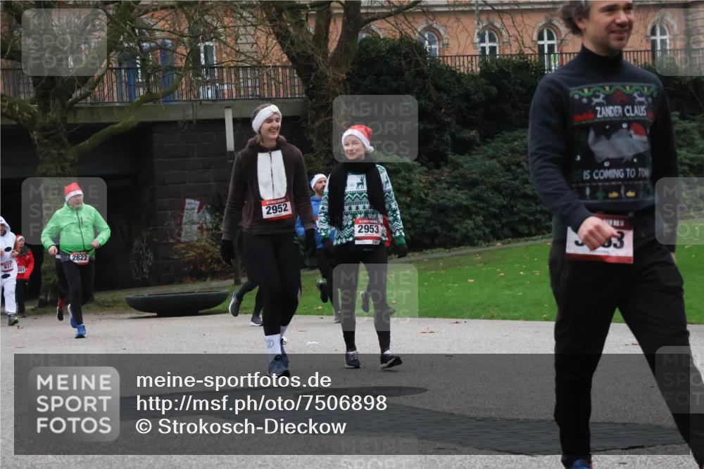 08.12.2024 - St. Pauli X-Mass-Run No. 14 Strokosch-Dieckow http://msf.ph/oto/7506898 08.12.2024 09:43:50 Laufen 937, 301, 2822, 2952, 2953 meine-sportfotos.de
