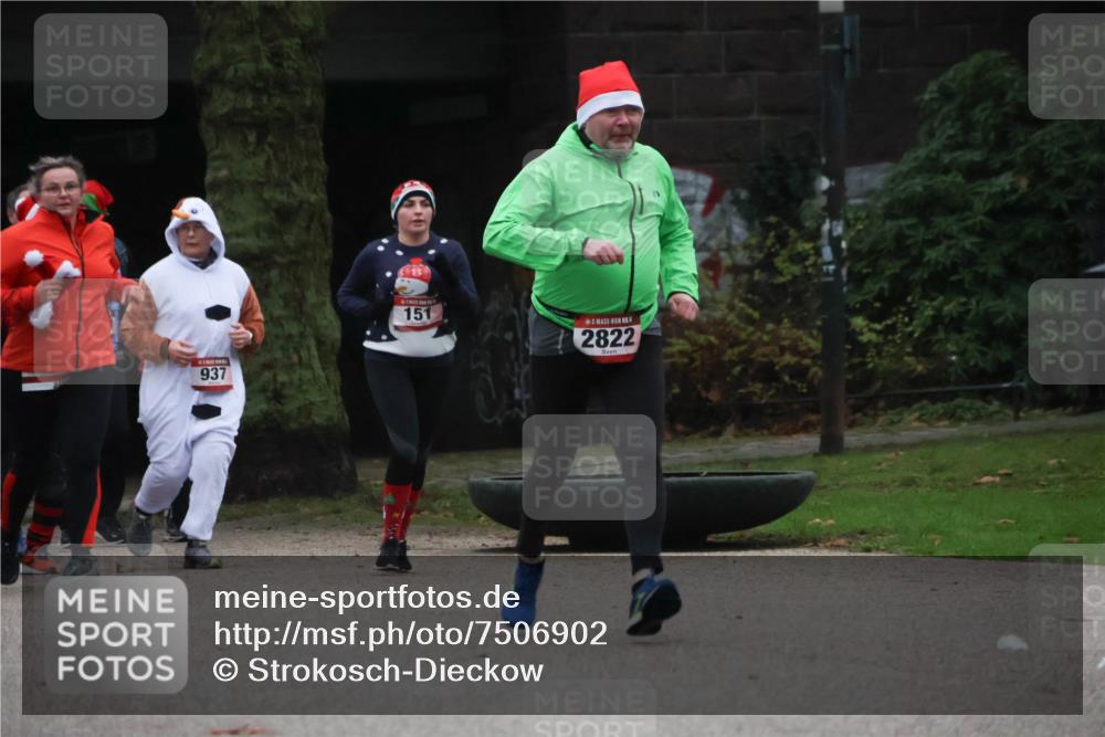 08.12.2024 - St. Pauli X-Mass-Run No. 14 Strokosch-Dieckow http://msf.ph/oto/7506902 08.12.2024 09:43:51 Laufen 937, 151, 2822 meine-sportfotos.de