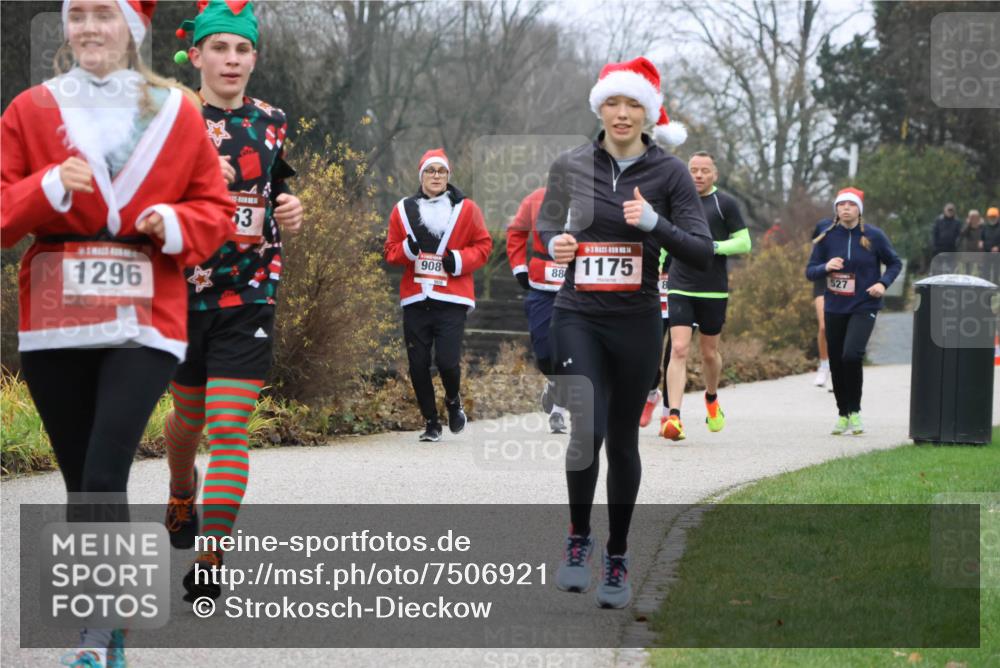 08.12.2024 - St. Pauli X-Mass-Run No. 14 Strokosch-Dieckow http://msf.ph/oto/7506921 08.12.2024 10:50:04 Laufen 1296, 63, 908, 88, 14, 1175, 527 meine-sportfotos.de