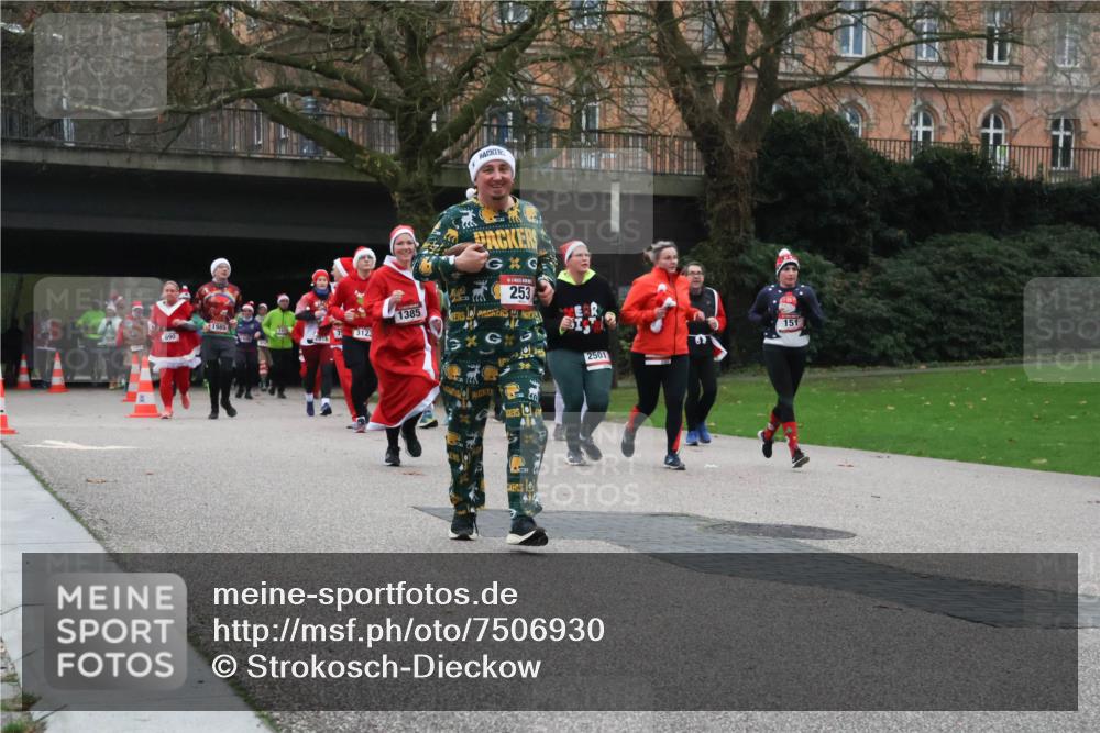 08.12.2024 - St. Pauli X-Mass-Run No. 14 Strokosch-Dieckow http://msf.ph/oto/7506930 08.12.2024 09:43:54 Laufen 253, 1385, 1985, 690, 79, 3123, 2016, 151, 2501 meine-sportfotos.de