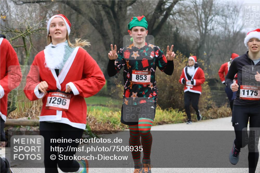 08.12.2024 - St. Pauli X-Mass-Run No. 14 Strokosch-Dieckow http://msf.ph/oto/7506935 08.12.2024 10:50:05 Laufen 14, 1296, 14, 853, 14, 1175 meine-sportfotos.de