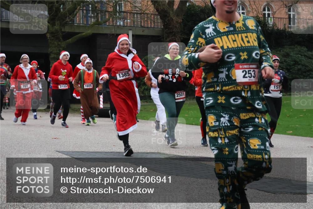 08.12.2024 - St. Pauli X-Mass-Run No. 14 Strokosch-Dieckow http://msf.ph/oto/7506941 08.12.2024 09:43:56 Laufen 85, 751, 2016, 3123, 1605, 1, 1385, 2501, 2500, 253, 151 meine-sportfotos.de