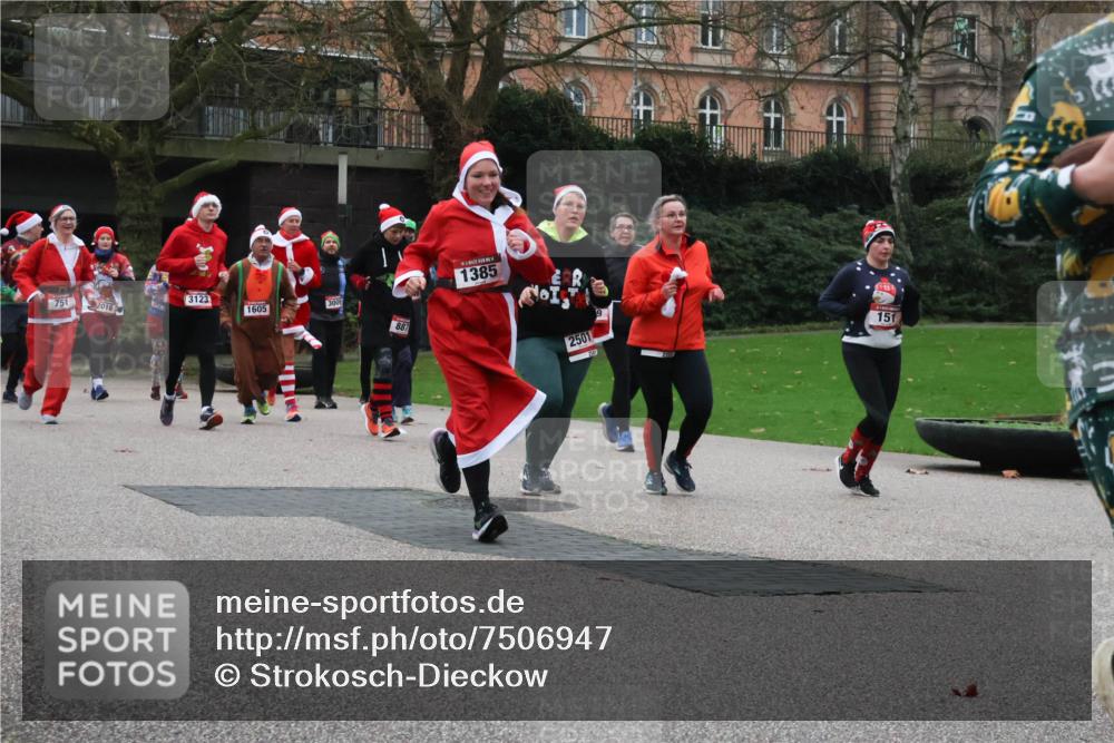 08.12.2024 - St. Pauli X-Mass-Run No. 14 Strokosch-Dieckow http://msf.ph/oto/7506947 08.12.2024 09:43:56 Laufen 3123, 300, 751, 2016, 1605, 887, 1385, 2501, 9, 151 meine-sportfotos.de