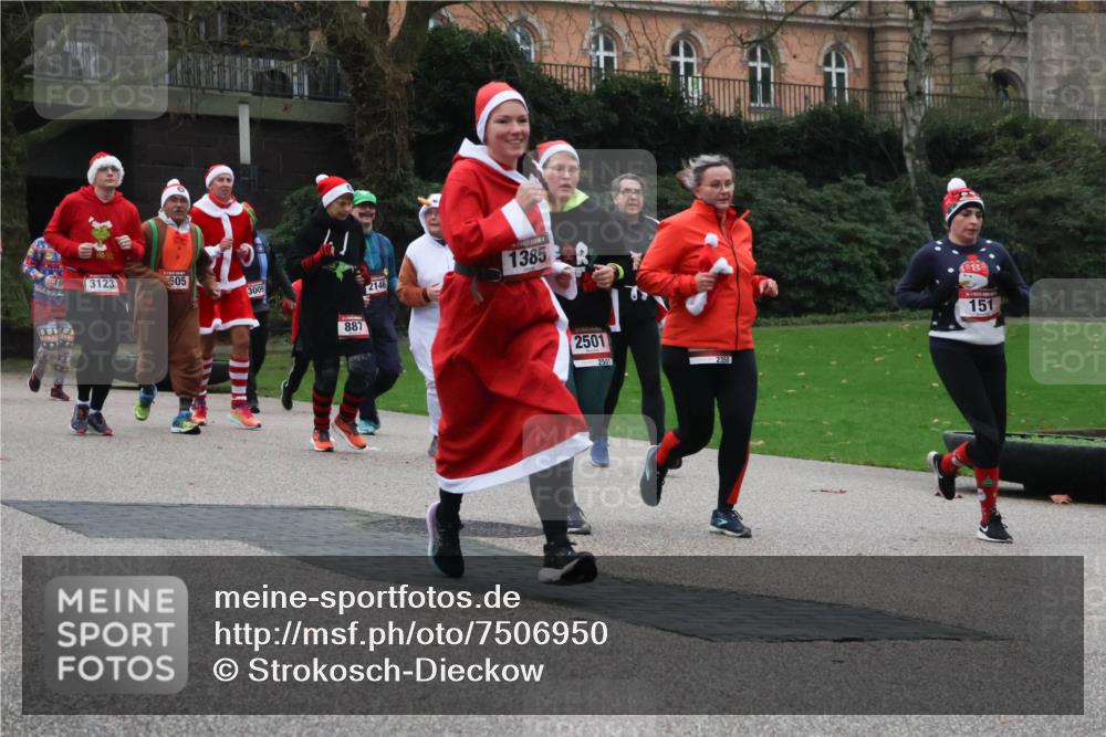 08.12.2024 - St. Pauli X-Mass-Run No. 14 Strokosch-Dieckow http://msf.ph/oto/7506950 08.12.2024 09:43:57 Laufen 3123, 605, 3009, 887, 2146, 1385, 2501, 2501, 2350, 151 meine-sportfotos.de