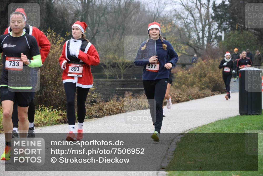 08.12.2024 - St. Pauli X-Mass-Run No. 14 Strokosch-Dieckow http://msf.ph/oto/7506952 08.12.2024 10:50:09 Laufen 14, 733, 893, 893, 527, 14, 1962 meine-sportfotos.de