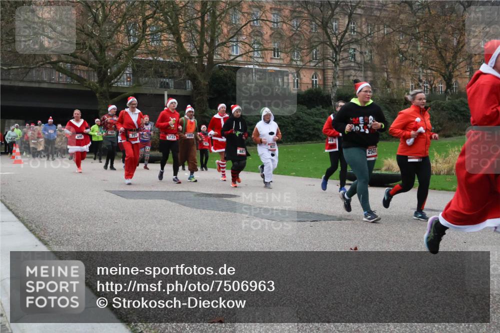 08.12.2024 - St. Pauli X-Mass-Run No. 14 Strokosch-Dieckow http://msf.ph/oto/7506963 08.12.2024 09:43:58 Laufen 1985, 751, 3123, 1605, 937, 887, 949, 2501 meine-sportfotos.de