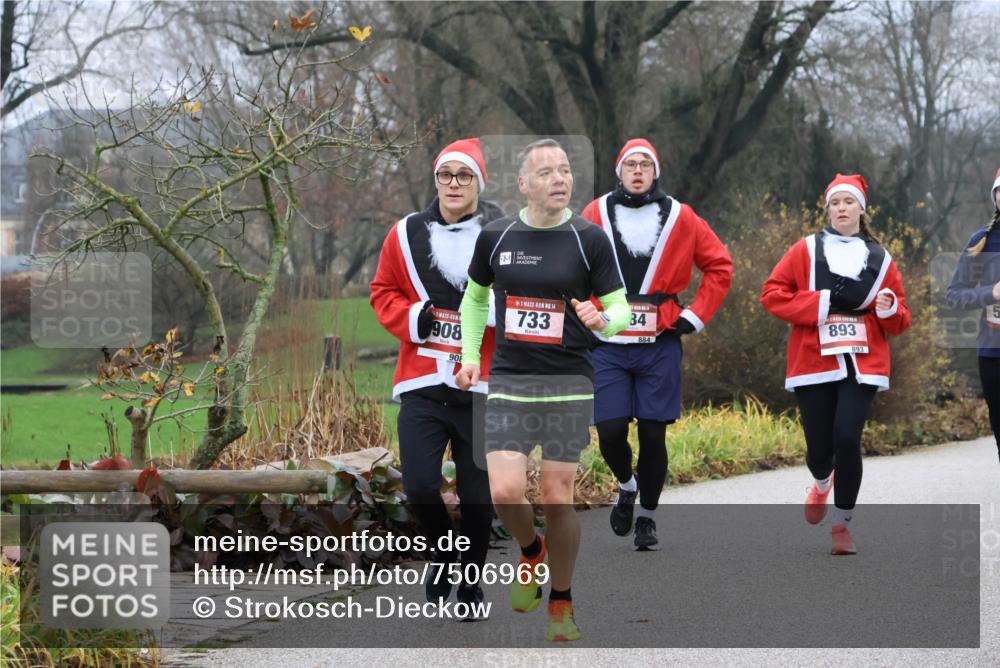 08.12.2024 - St. Pauli X-Mass-Run No. 14 Strokosch-Dieckow http://msf.ph/oto/7506969 08.12.2024 10:50:10 Laufen 908, 90, 14, 733, 84, 884, 893, 893, 5 meine-sportfotos.de