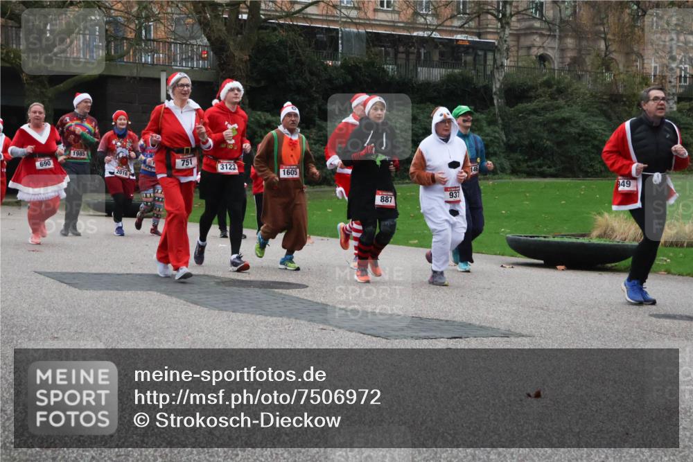 08.12.2024 - St. Pauli X-Mass-Run No. 14 Strokosch-Dieckow http://msf.ph/oto/7506972 08.12.2024 09:43:59 Laufen 1985, 690, 2016, 751, 3123, 1605, 937, 887, 146, 949 meine-sportfotos.de