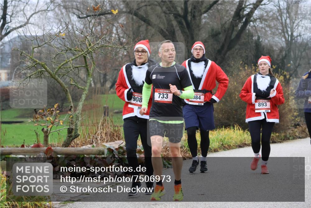 08.12.2024 - St. Pauli X-Mass-Run No. 14 Strokosch-Dieckow http://msf.ph/oto/7506973 08.12.2024 10:50:11 Laufen 908, 90, 14, 733, 384, 884, 893, 893 meine-sportfotos.de