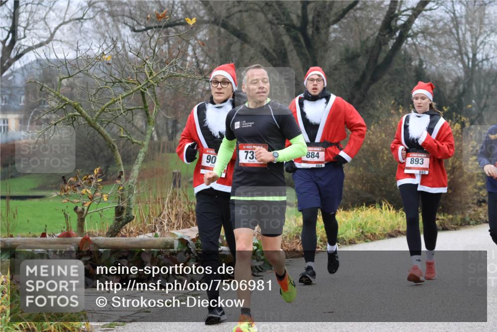 08.12.2024 - St. Pauli X-Mass-Run No. 14 Strokosch-Dieckow http://msf.ph/oto/7506981 08.12.2024 10:50:11 Laufen 90, 733, 884, 884, 893, 893 meine-sportfotos.de