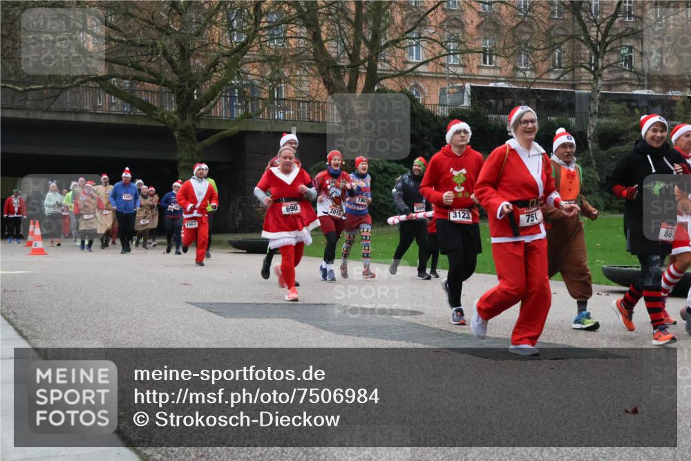 08.12.2024 - St. Pauli X-Mass-Run No. 14 Strokosch-Dieckow http://msf.ph/oto/7506984 08.12.2024 09:44:00 Laufen 1003, 1609, 690, 2016, 2009, 3009, 1563, 3123, 751, 887 meine-sportfotos.de