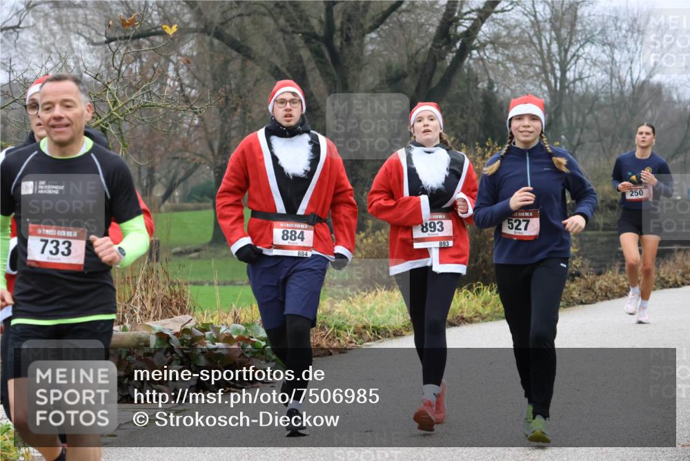 08.12.2024 - St. Pauli X-Mass-Run No. 14 Strokosch-Dieckow http://msf.ph/oto/7506985 08.12.2024 10:50:12 Laufen 14, 733, 4, 884, 884, 14, 893, 893, 14, 527, 250 meine-sportfotos.de