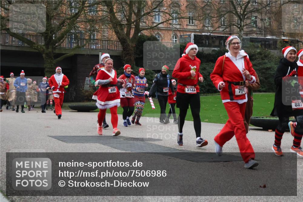 08.12.2024 - St. Pauli X-Mass-Run No. 14 Strokosch-Dieckow http://msf.ph/oto/7506986 08.12.2024 09:44:00 Laufen 1003, 1609, 574, 690, 1963, 300, 1563, 2016, 3123, 751, 887 meine-sportfotos.de