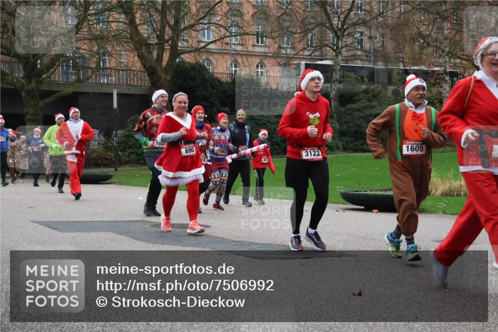 08.12.2024 - St. Pauli X-Mass-Run No. 14 Strokosch-Dieckow http://msf.ph/oto/7506992 08.12.2024 09:44:01 Laufen 609, 1563, 1903, 690, 300, 3123, 301, 1605 meine-sportfotos.de