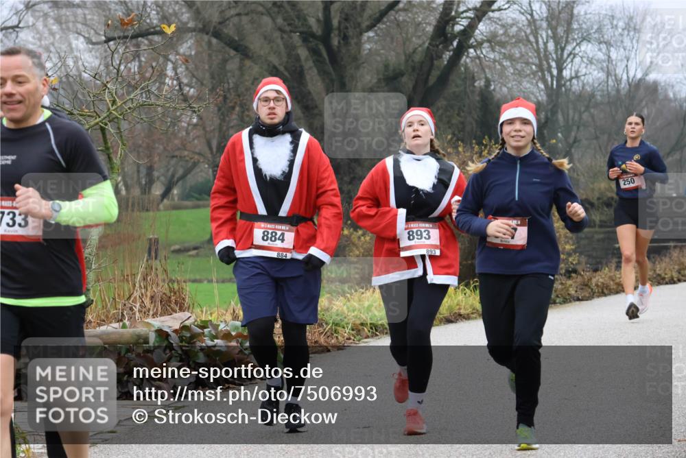08.12.2024 - St. Pauli X-Mass-Run No. 14 Strokosch-Dieckow http://msf.ph/oto/7506993 08.12.2024 10:50:12 Laufen 733, 14, 884, 884, 14, 893, 893, 14, 250 meine-sportfotos.de