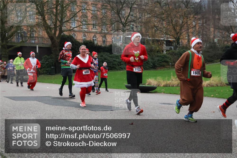 08.12.2024 - St. Pauli X-Mass-Run No. 14 Strokosch-Dieckow http://msf.ph/oto/7506997 08.12.2024 09:44:02 Laufen 1563, 690, 301, 3123, 1605 meine-sportfotos.de