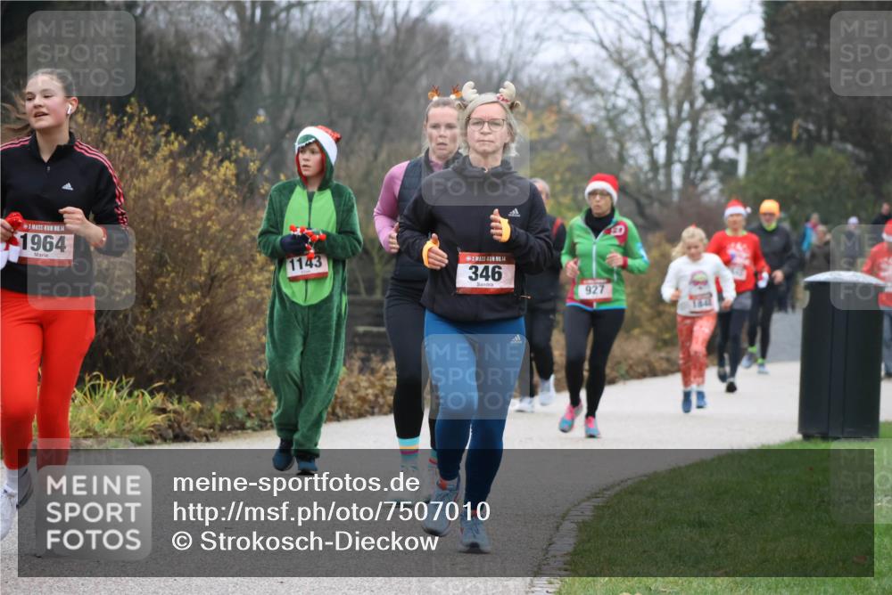 08.12.2024 - St. Pauli X-Mass-Run No. 14 Strokosch-Dieckow http://msf.ph/oto/7507010 08.12.2024 10:50:23 Laufen 14, 1964, 1143, 14, 346, 927, 1841 meine-sportfotos.de