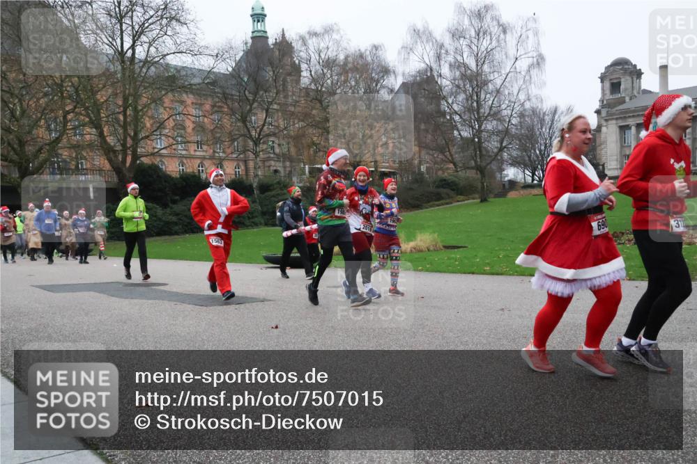 08.12.2024 - St. Pauli X-Mass-Run No. 14 Strokosch-Dieckow http://msf.ph/oto/7507015 08.12.2024 09:44:04 Laufen 1563, 198, 2016, 196, 690, 312 meine-sportfotos.de