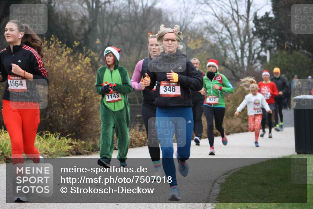 08.12.2024 - St. Pauli X-Mass-Run No. 14 Strokosch-Dieckow http://msf.ph/oto/7507018 08.12.2024 10:50:23 Laufen 1964, 1143, 346, 927 meine-sportfotos.de