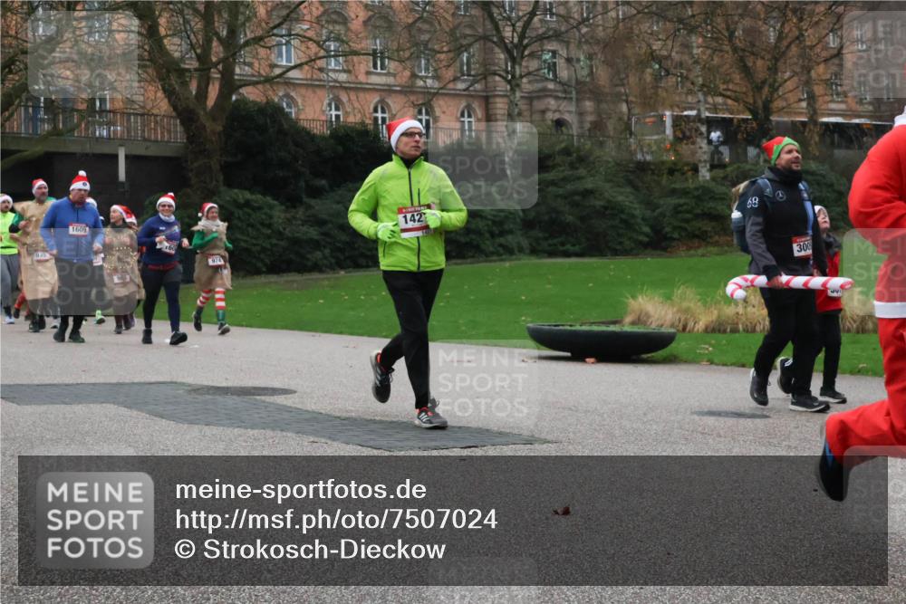 08.12.2024 - St. Pauli X-Mass-Run No. 14 Strokosch-Dieckow http://msf.ph/oto/7507024 08.12.2024 09:44:05 Laufen 935, 1609, 1, 160, 974, 142, 68, 300 meine-sportfotos.de
