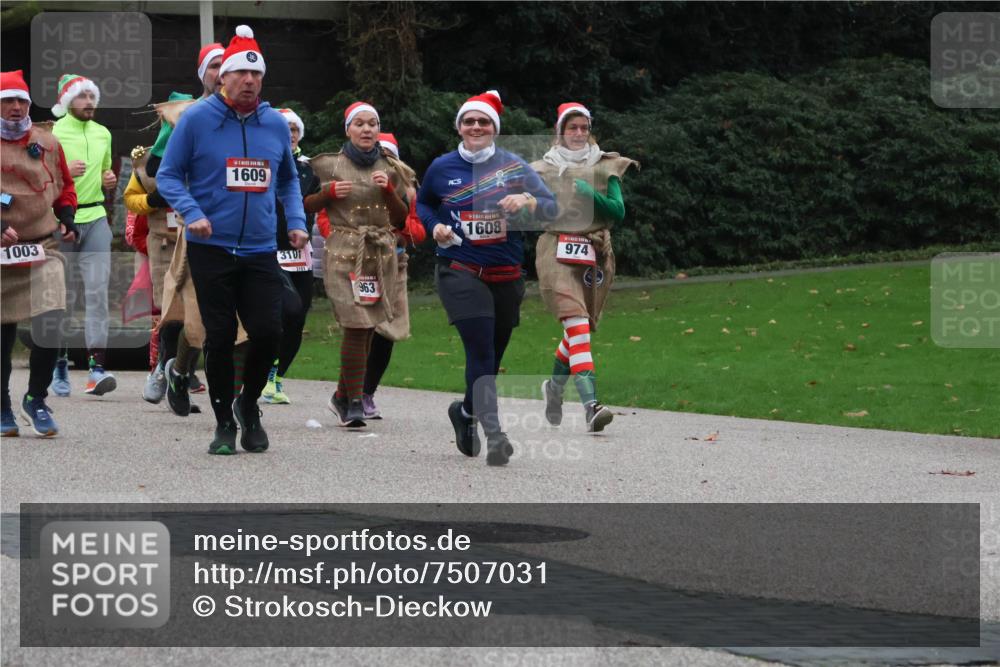08.12.2024 - St. Pauli X-Mass-Run No. 14 Strokosch-Dieckow http://msf.ph/oto/7507031 08.12.2024 09:44:06 Laufen 1003, 1609, 3101, 963, 1608, 974 meine-sportfotos.de