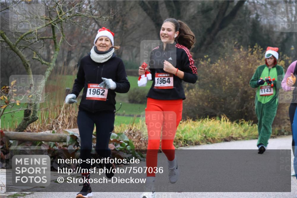 08.12.2024 - St. Pauli X-Mass-Run No. 14 Strokosch-Dieckow http://msf.ph/oto/7507036 08.12.2024 10:50:24 Laufen 1962, 1964, 1143 meine-sportfotos.de