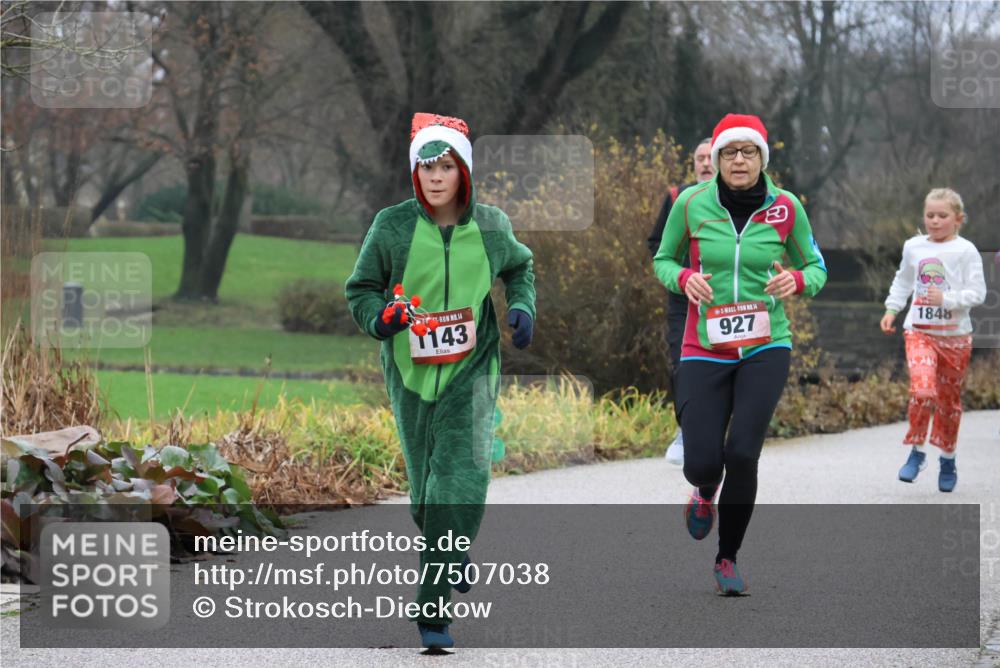 08.12.2024 - St. Pauli X-Mass-Run No. 14 Strokosch-Dieckow http://msf.ph/oto/7507038 08.12.2024 10:50:28 Laufen 14, 143, 14, 927, 1848 meine-sportfotos.de