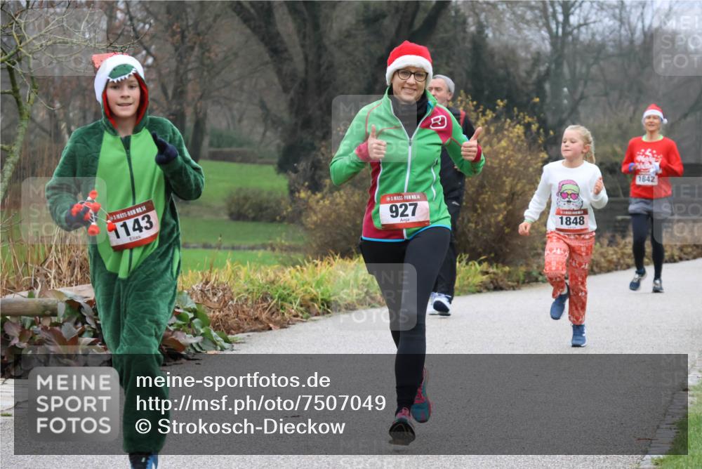 08.12.2024 - St. Pauli X-Mass-Run No. 14 Strokosch-Dieckow http://msf.ph/oto/7507049 08.12.2024 10:50:29 Laufen 14, 1143, 14, 927, 1848, 1842 meine-sportfotos.de