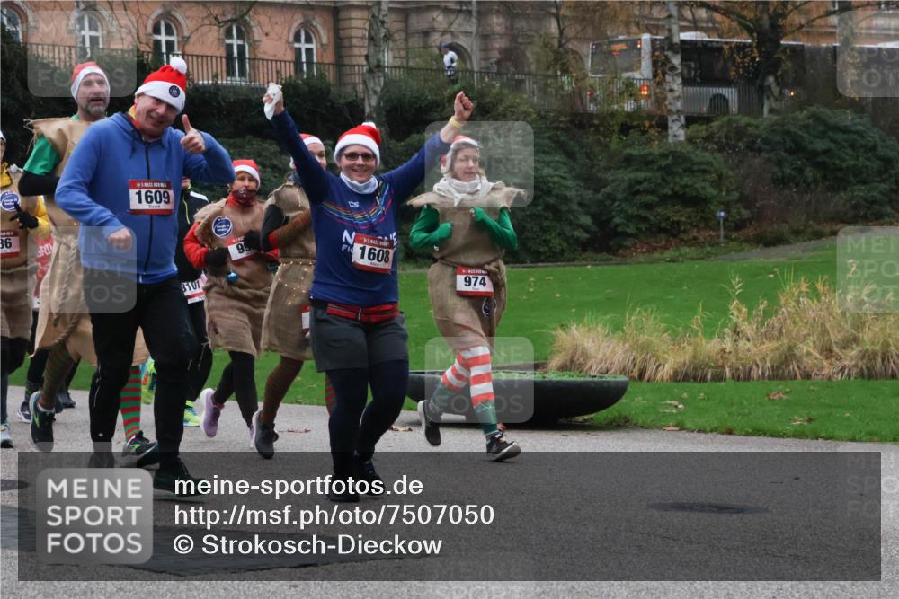 08.12.2024 - St. Pauli X-Mass-Run No. 14 Strokosch-Dieckow http://msf.ph/oto/7507050 08.12.2024 09:44:08 Laufen 36, 1, 1609, 8101, 310, 9, 1608, 974 meine-sportfotos.de