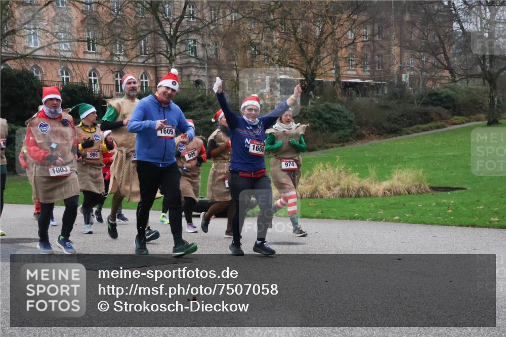 08.12.2024 - St. Pauli X-Mass-Run No. 14 Strokosch-Dieckow http://msf.ph/oto/7507058 08.12.2024 09:44:09 Laufen 98, 1003, 986, 1609, 995, 1608, 974 meine-sportfotos.de