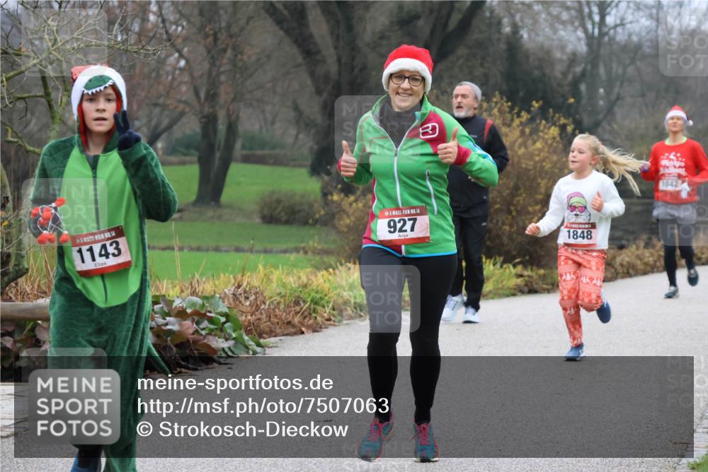 08.12.2024 - St. Pauli X-Mass-Run No. 14 Strokosch-Dieckow http://msf.ph/oto/7507063 08.12.2024 10:50:30 Laufen 14, 1143, 14, 927, 1848, 1842 meine-sportfotos.de