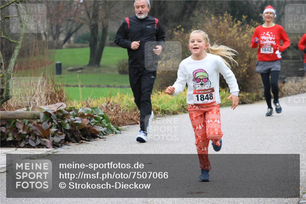 08.12.2024 - St. Pauli X-Mass-Run No. 14 Strokosch-Dieckow http://msf.ph/oto/7507066 08.12.2024 10:50:32 Laufen 14, 1848, 1842 meine-sportfotos.de