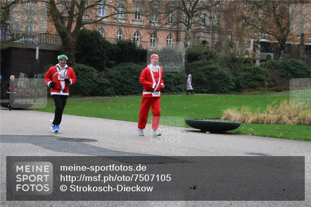 08.12.2024 - St. Pauli X-Mass-Run No. 14 Strokosch-Dieckow http://msf.ph/oto/7507105 08.12.2024 09:44:14 Laufen 3043, 1297 meine-sportfotos.de