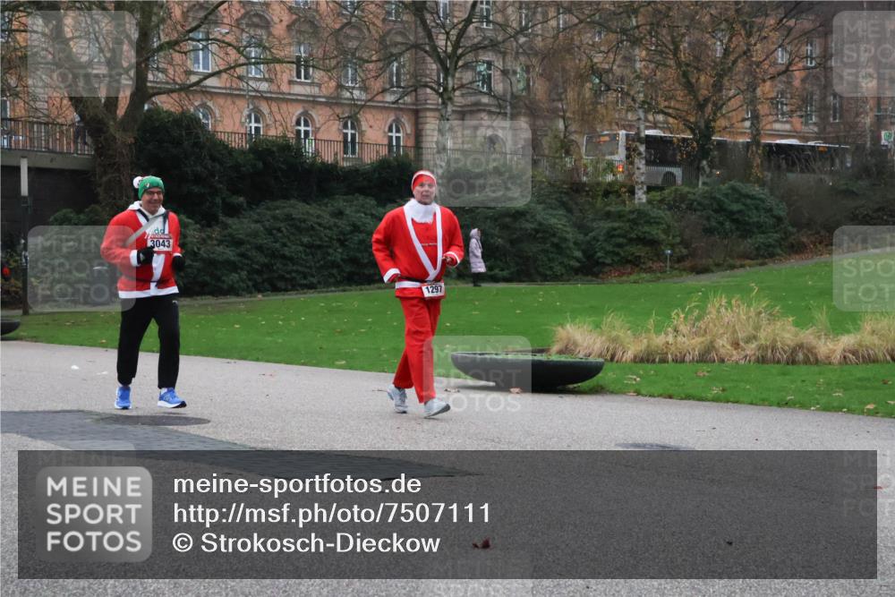 08.12.2024 - St. Pauli X-Mass-Run No. 14 Strokosch-Dieckow http://msf.ph/oto/7507111 08.12.2024 09:44:15 Laufen 3043, 1297 meine-sportfotos.de
