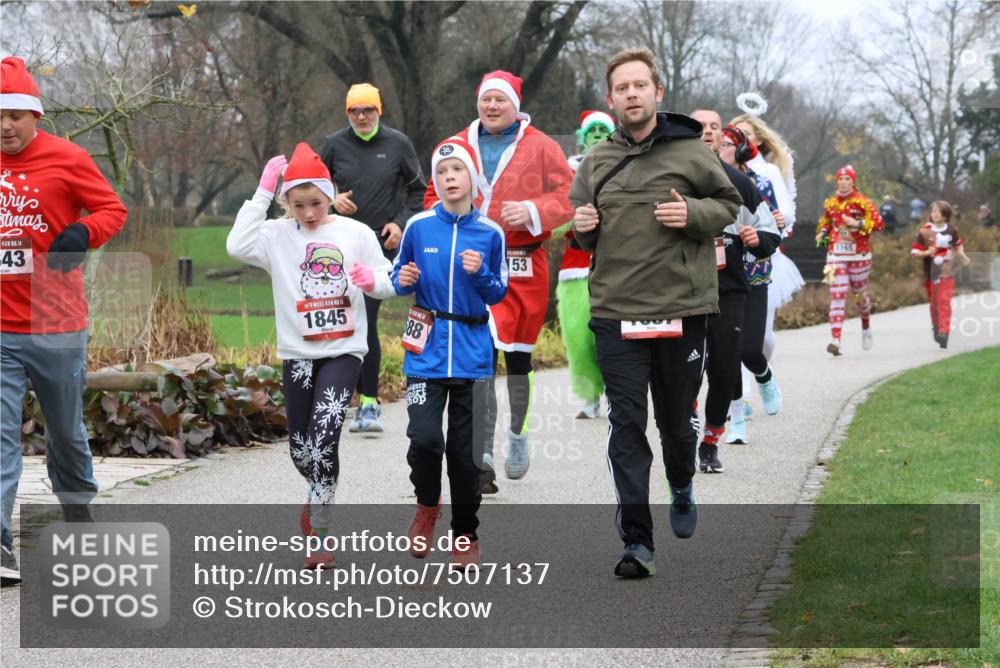 08.12.2024 - St. Pauli X-Mass-Run No. 14 Strokosch-Dieckow http://msf.ph/oto/7507137 08.12.2024 10:50:40 Laufen 14, 43, 14, 1845, 88, 53, 1165 meine-sportfotos.de