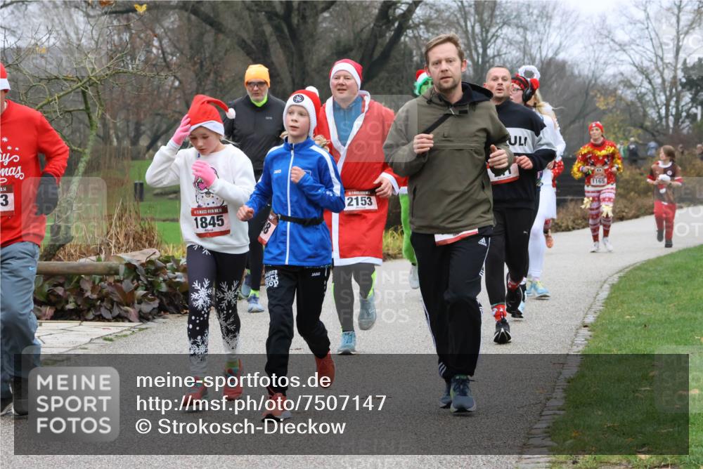 08.12.2024 - St. Pauli X-Mass-Run No. 14 Strokosch-Dieckow http://msf.ph/oto/7507147 08.12.2024 10:50:41 Laufen 8, 14, 3, 14, 1845, 2153, 1165 meine-sportfotos.de