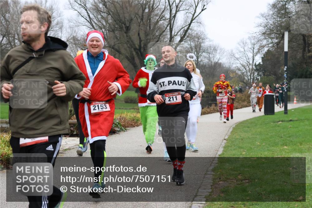 08.12.2024 - St. Pauli X-Mass-Run No. 14 Strokosch-Dieckow http://msf.ph/oto/7507151 08.12.2024 10:50:43 Laufen 2153, 14, 2, 211, 40, 1165 meine-sportfotos.de